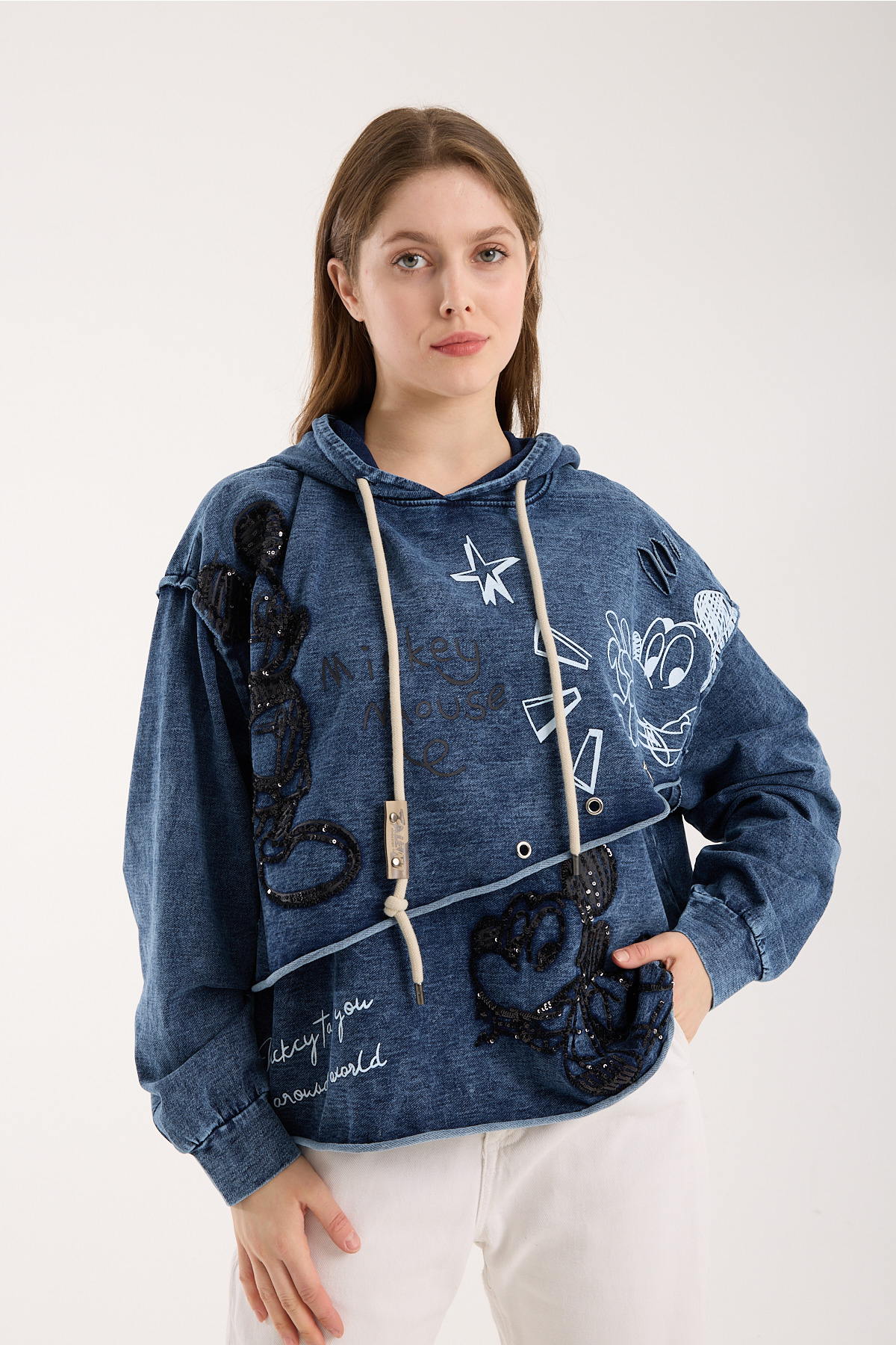 Kadın Eskitme Mavi Mickey Mouse Nakışlı ve Payet Detaylı Oversize Sweatshirt