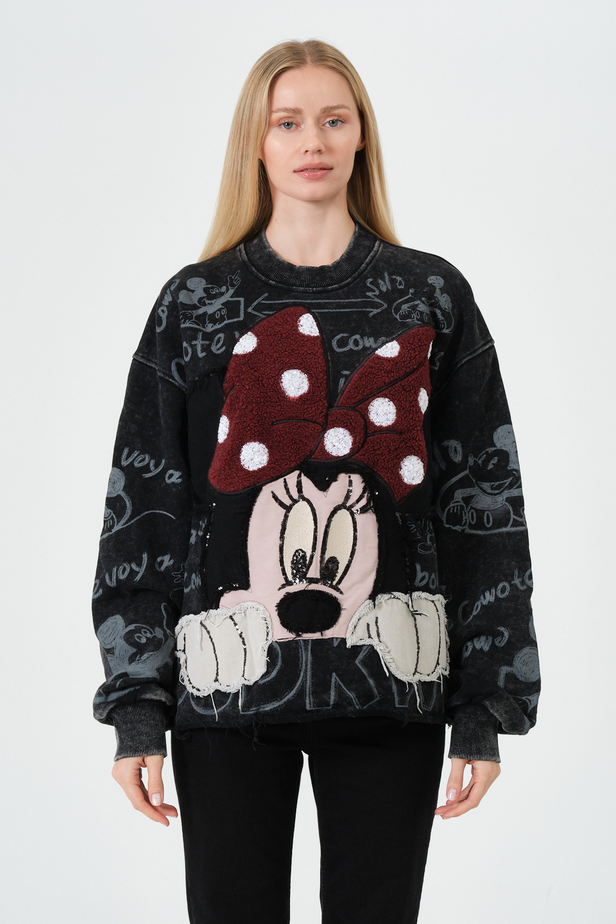 Kadın Siyah Eskitme Efektli 3D Minnie Mouse İşlemeli Oversize Sweats