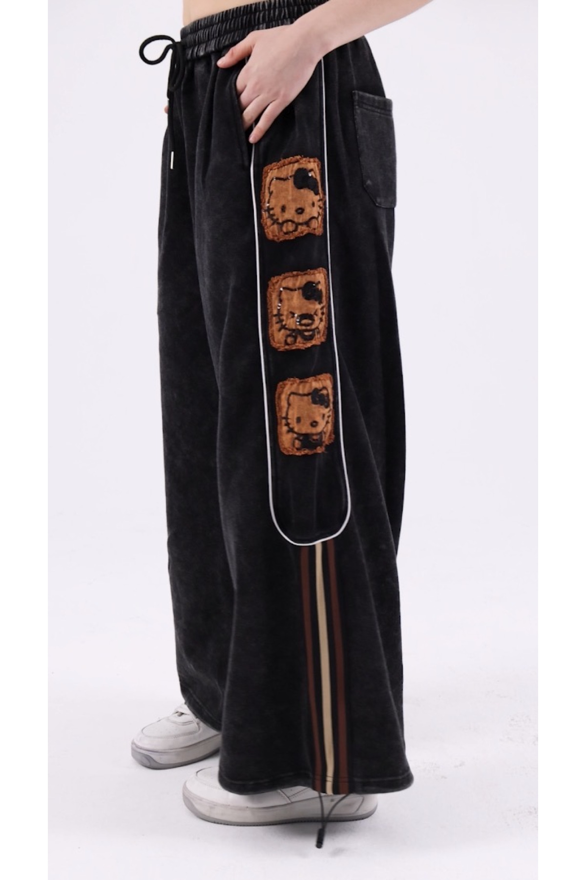 Kadın Yıkamalı Siyah Hello Kitty Detaylı Sokak Stili Eşofman