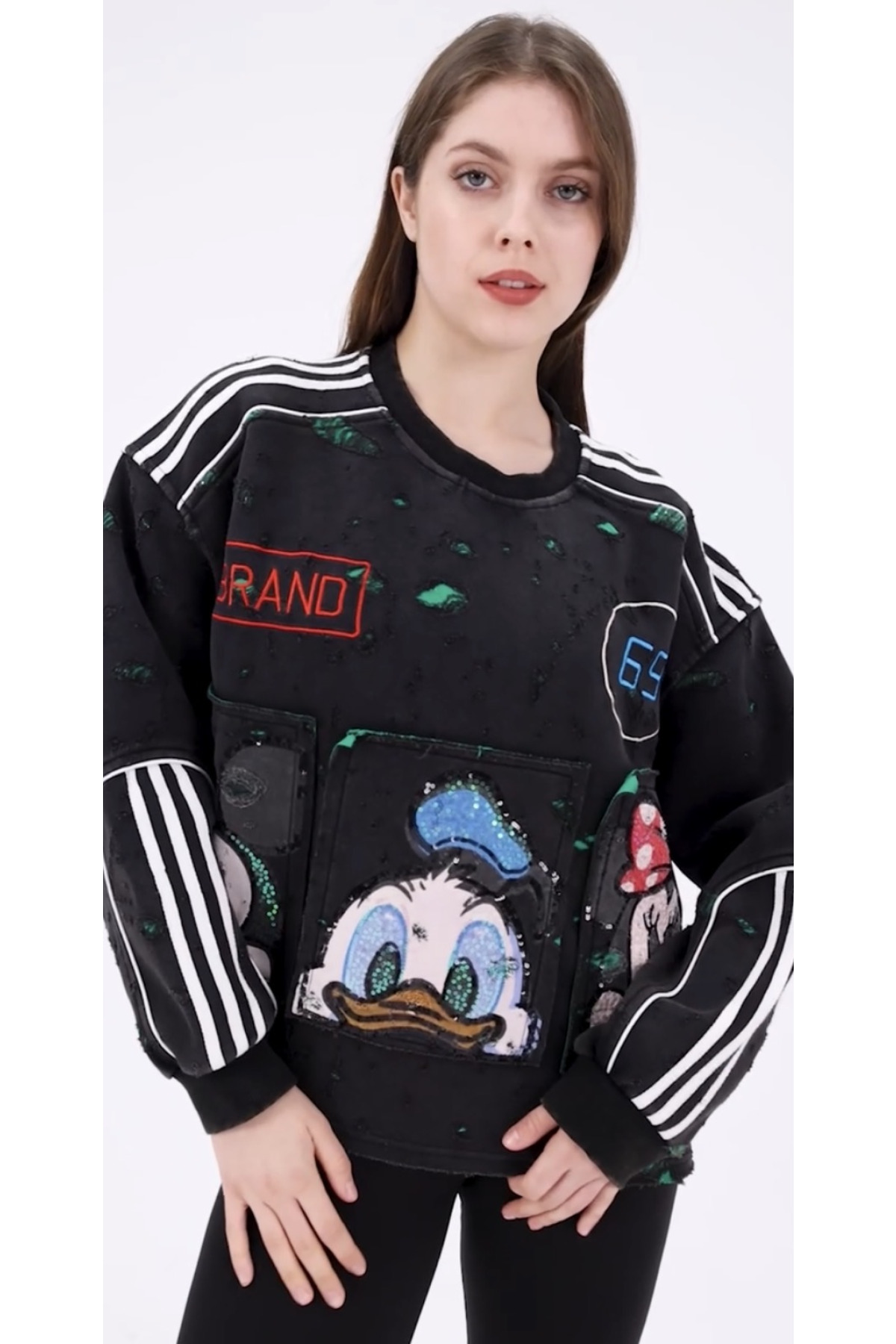 Donald & Daisy Duck Figürlü Lazer Kesim Yırtık Detaylı Pullu Oversize Siyah Sweatshirt